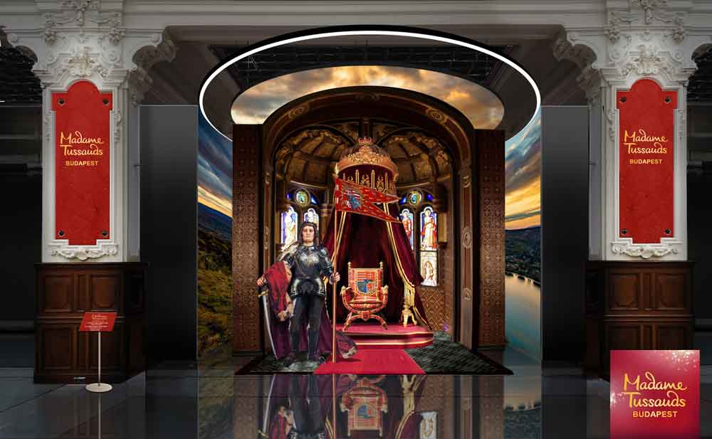 09a2-madame-tussauds-budapest---hungarian-spirit-mátyás-király-trónnal-és-függönnyel