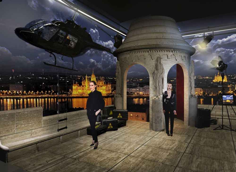 movie-on-set-2-helicopter-and-figures-prezi