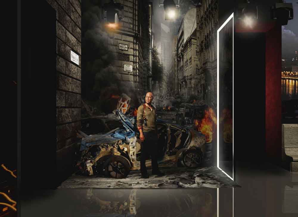 movie-on-set-3-bruce-with-figures--prezi